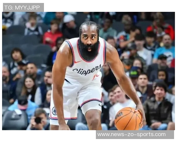 快船赢球海报曝光小卡笑容灿烂哈登背影引发球迷热议